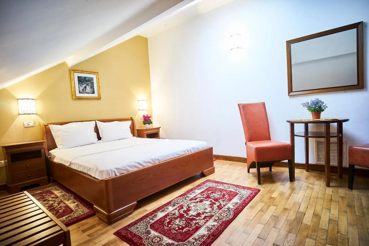 Cozy Attic Room VI Bucharest